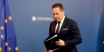 Στέλιος Πέτσας: “Ετοιμαζόμαστε για τα χειρότερα – Ίσως πάμε σε γενικό lockdown”